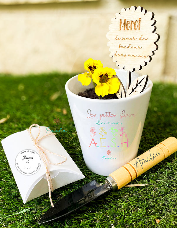 cadeau personnalisé jardinage pot, pelle, graines et panneau pour aesh