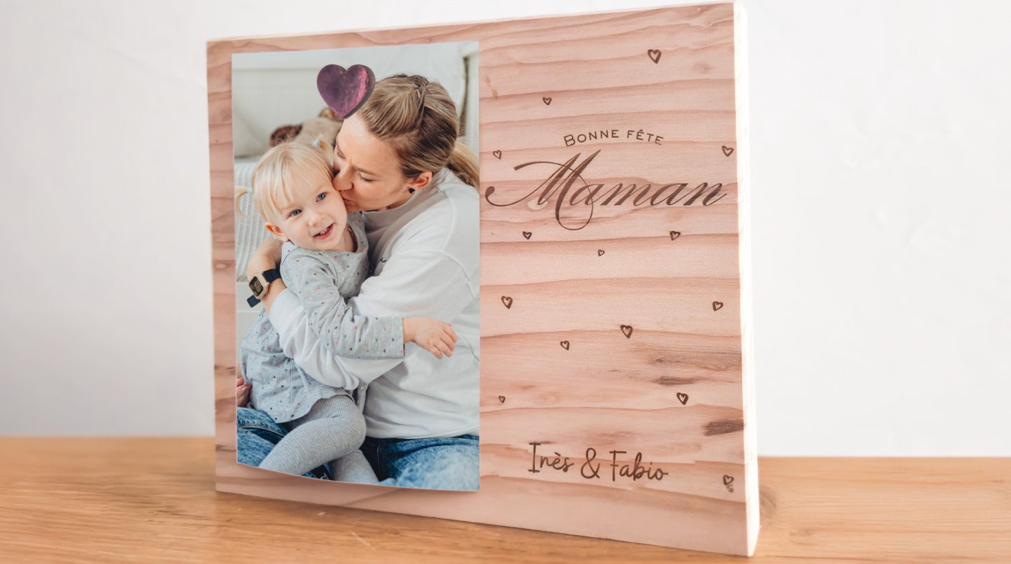 Bloc cadre photo en bois personnalisé message et prénoms gravés. Idée cadeau fête des mères