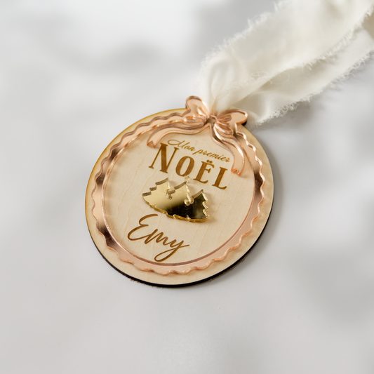 Ornement noël personnalisé bois et plexiglass pour enfant ou premier noël avec prénom