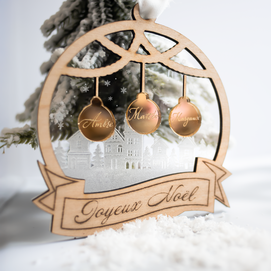 Boule de Noël personnalisée – Bois et Plexiglass – Jusqu’à 4 prénoms gravés