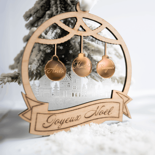 Boule de Noël personnalisée – Bois et Plexiglass – Jusqu’à 4 prénoms gravés