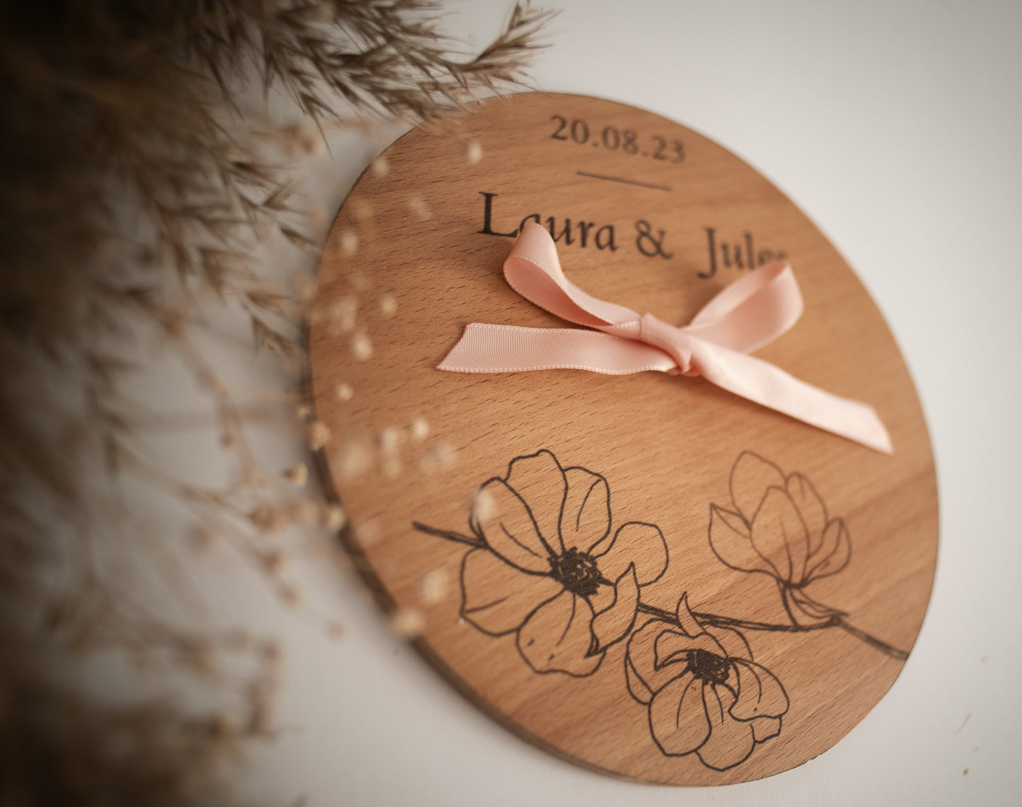 Porte alliances en bois rond personnalisé mariage