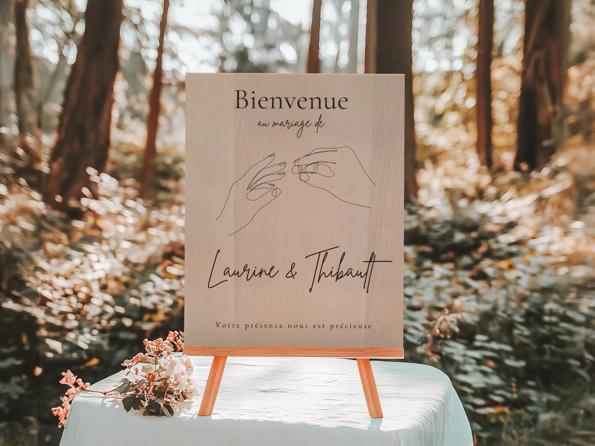Panneau de bienvenue personnalisé mariage motif alliances et mains